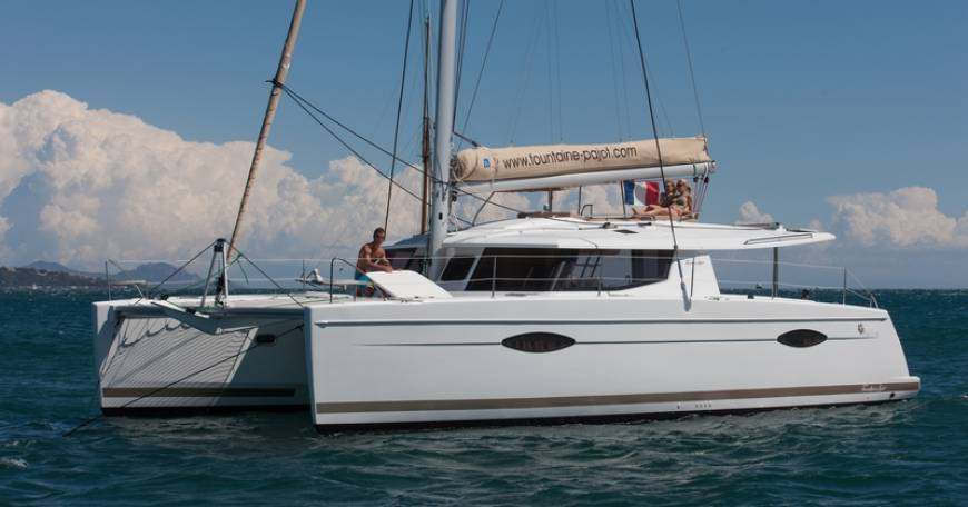 Catamaran Charter Fountaine Pajot Helia 44 