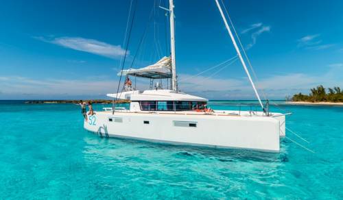 Catamaran Charter Lagoon 52