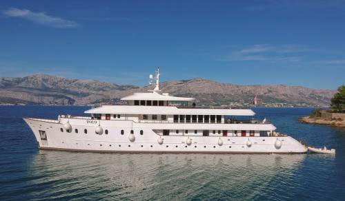 Yolo Luxury Mini Cruiser Charter Croatia 1 e1631978378654
